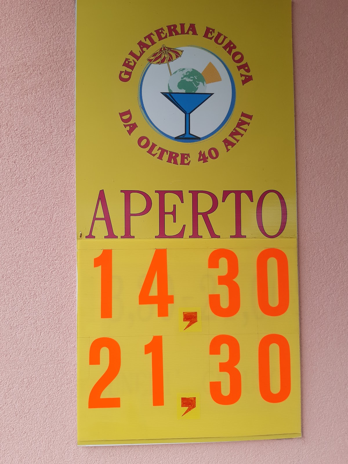 Il locale visto dall'interno.