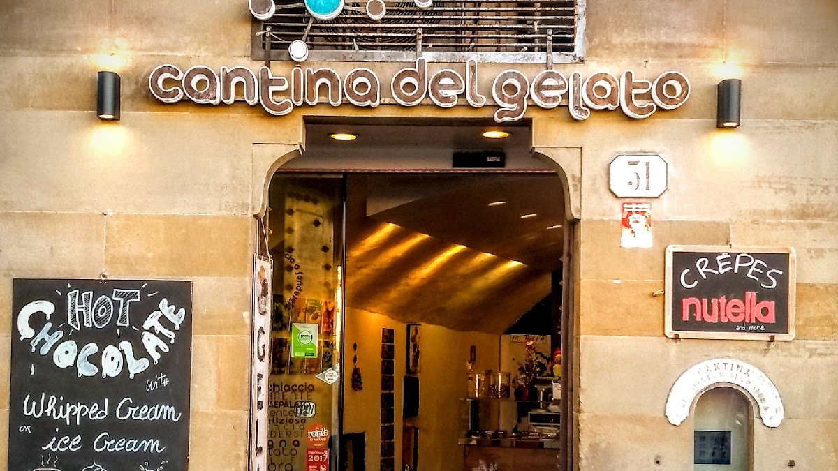 Il banco e la vetrina dei gusti.