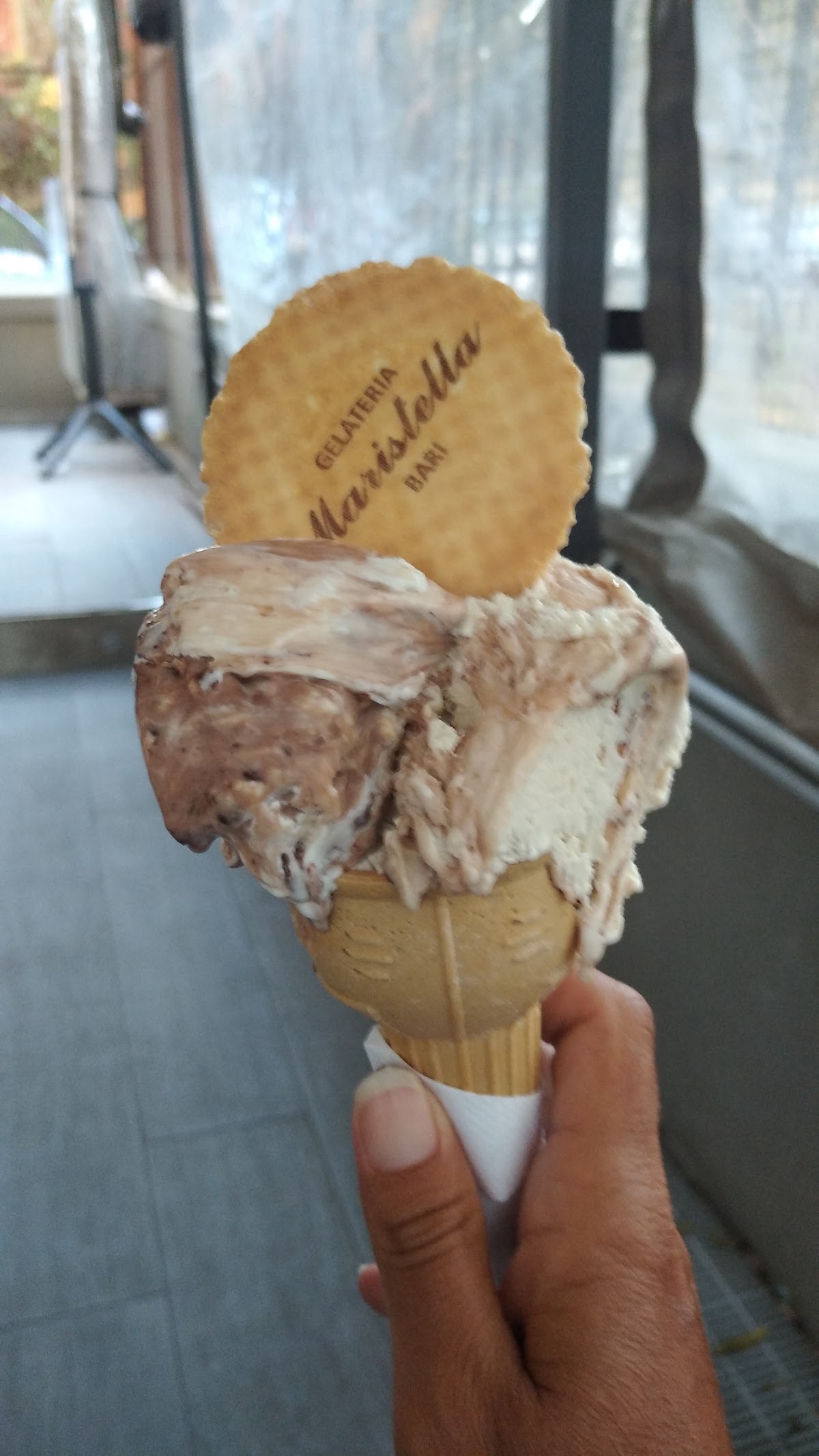 Un dettaglio della vetrina.