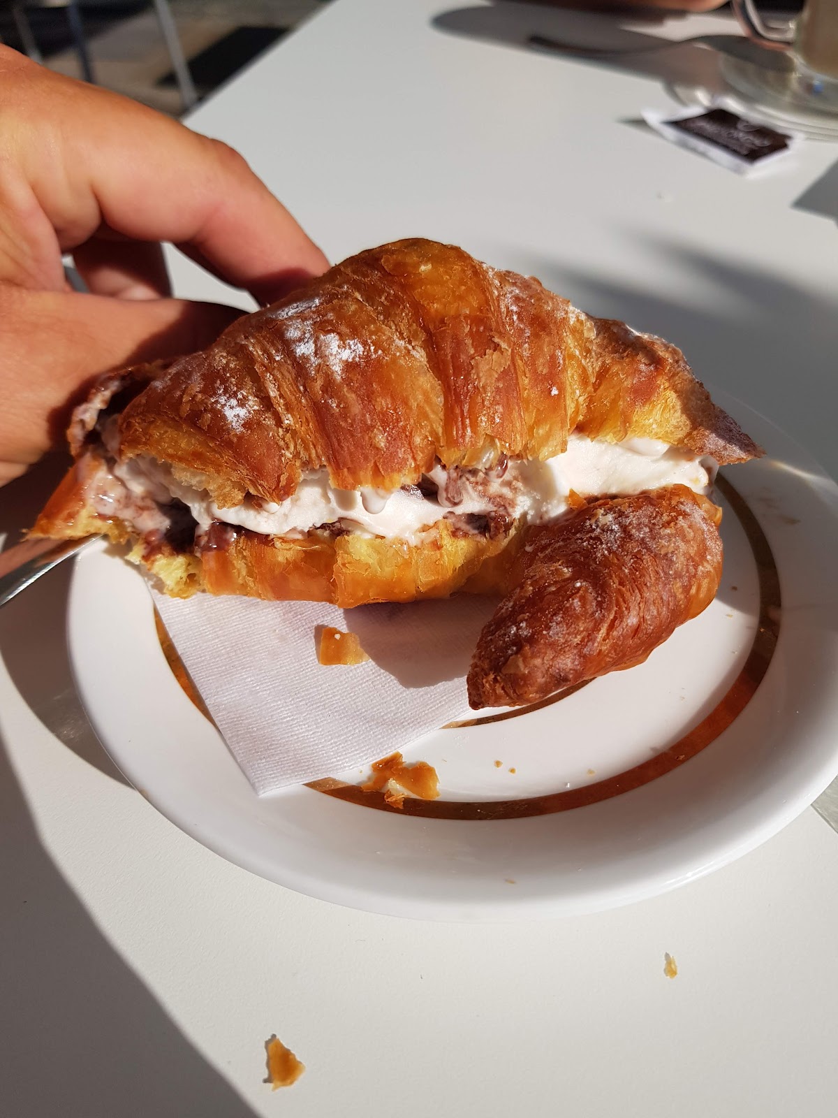 Le vaschette in vetrina.