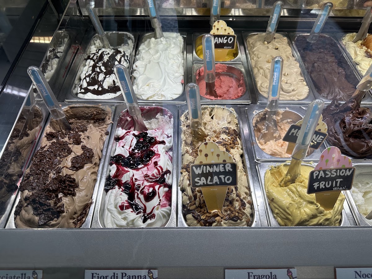 Le vaschette in vetrina.