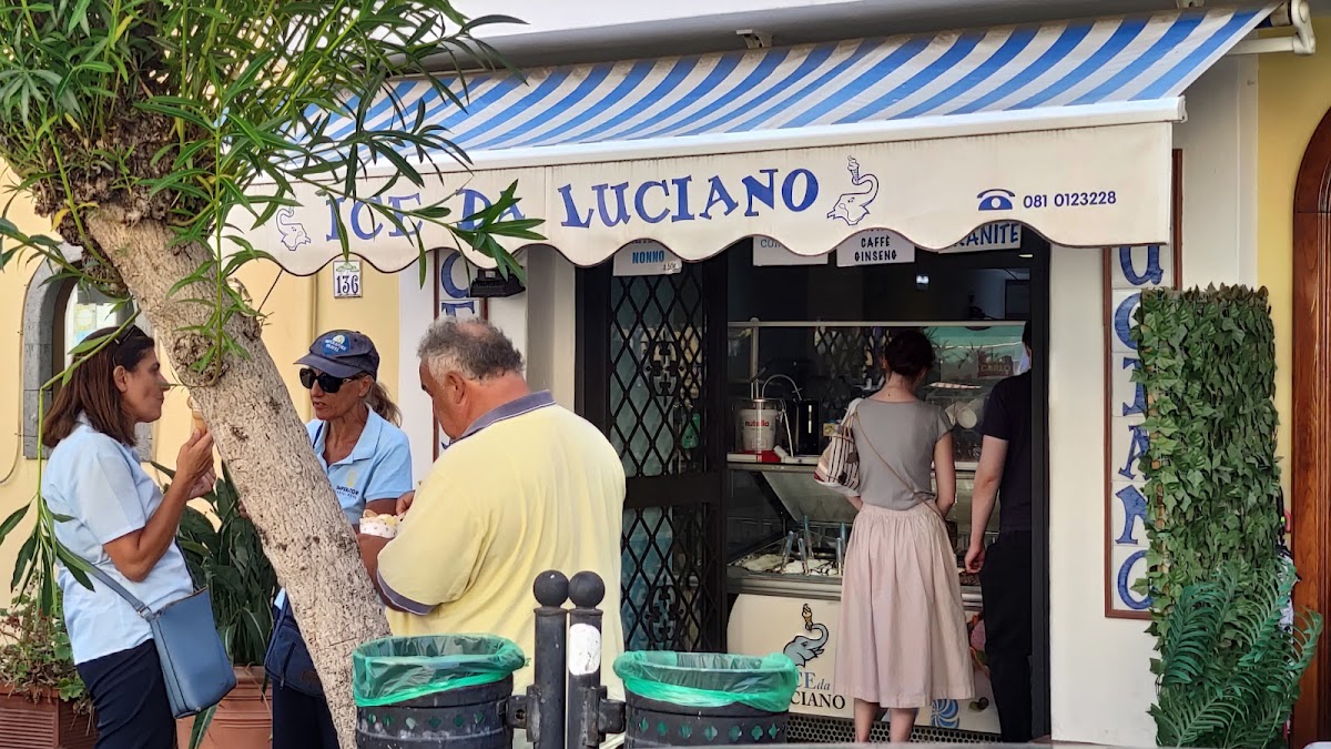 Un dettaglio della vetrina.