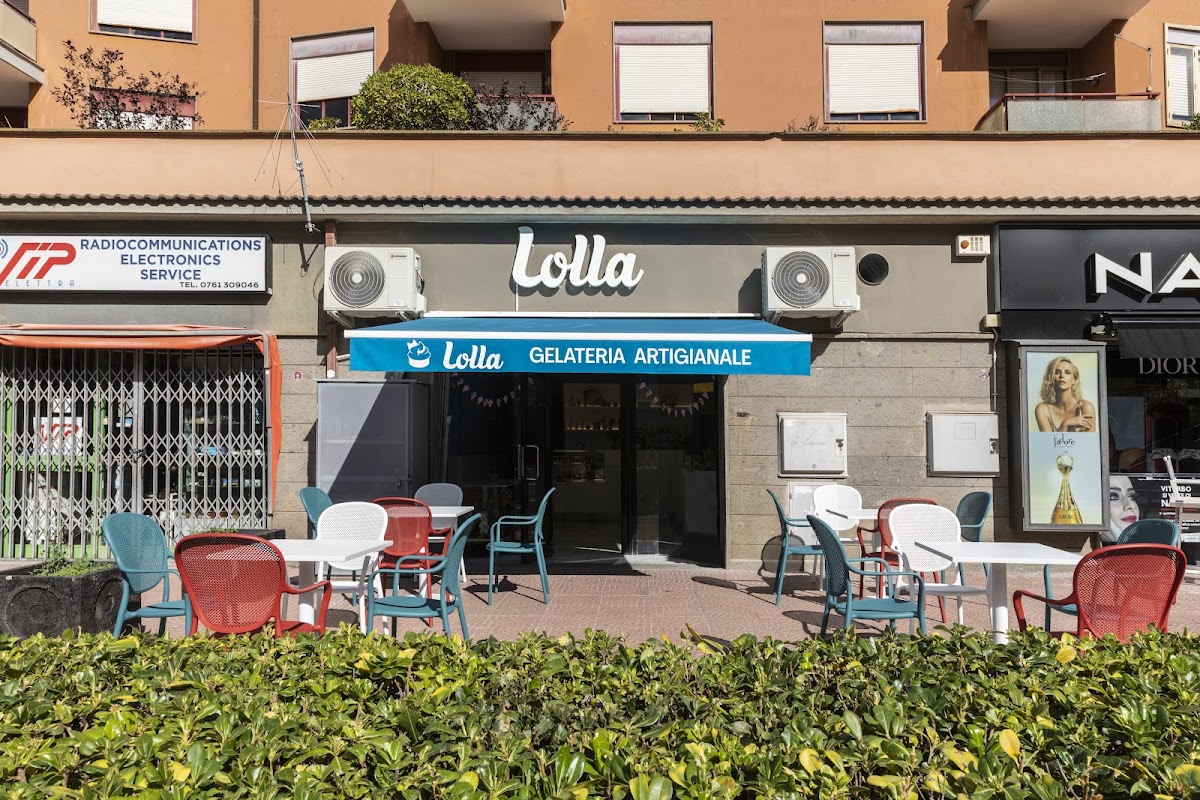Il banco e la vetrina dei gusti.