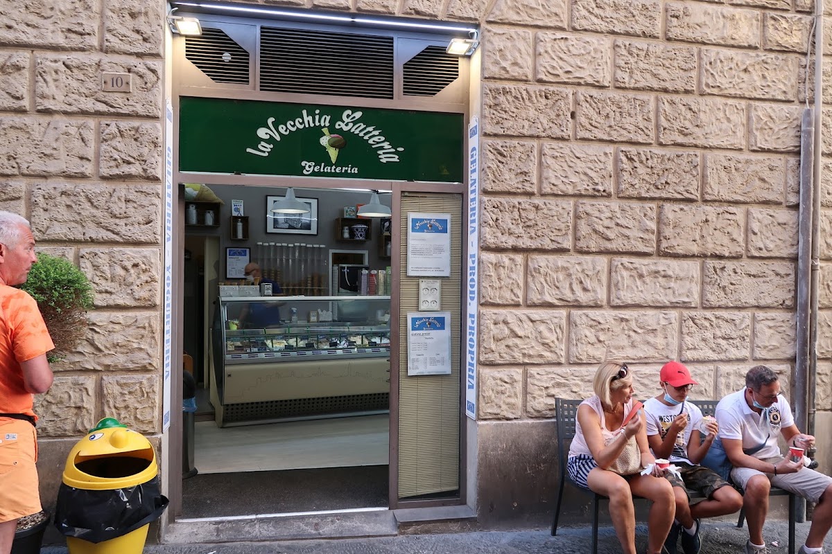Un dettaglio della vetrina.