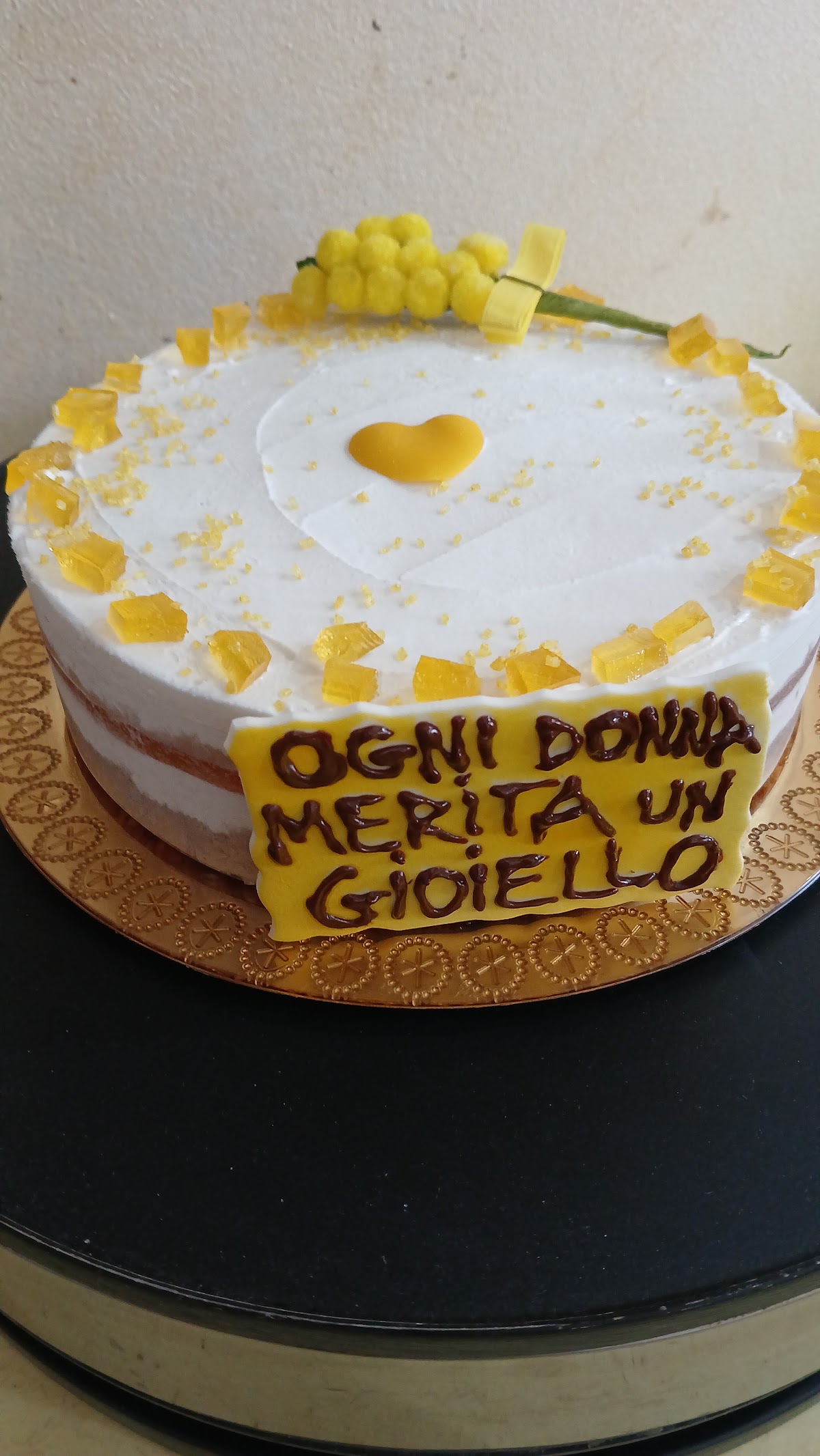 Le vaschette in vetrina.