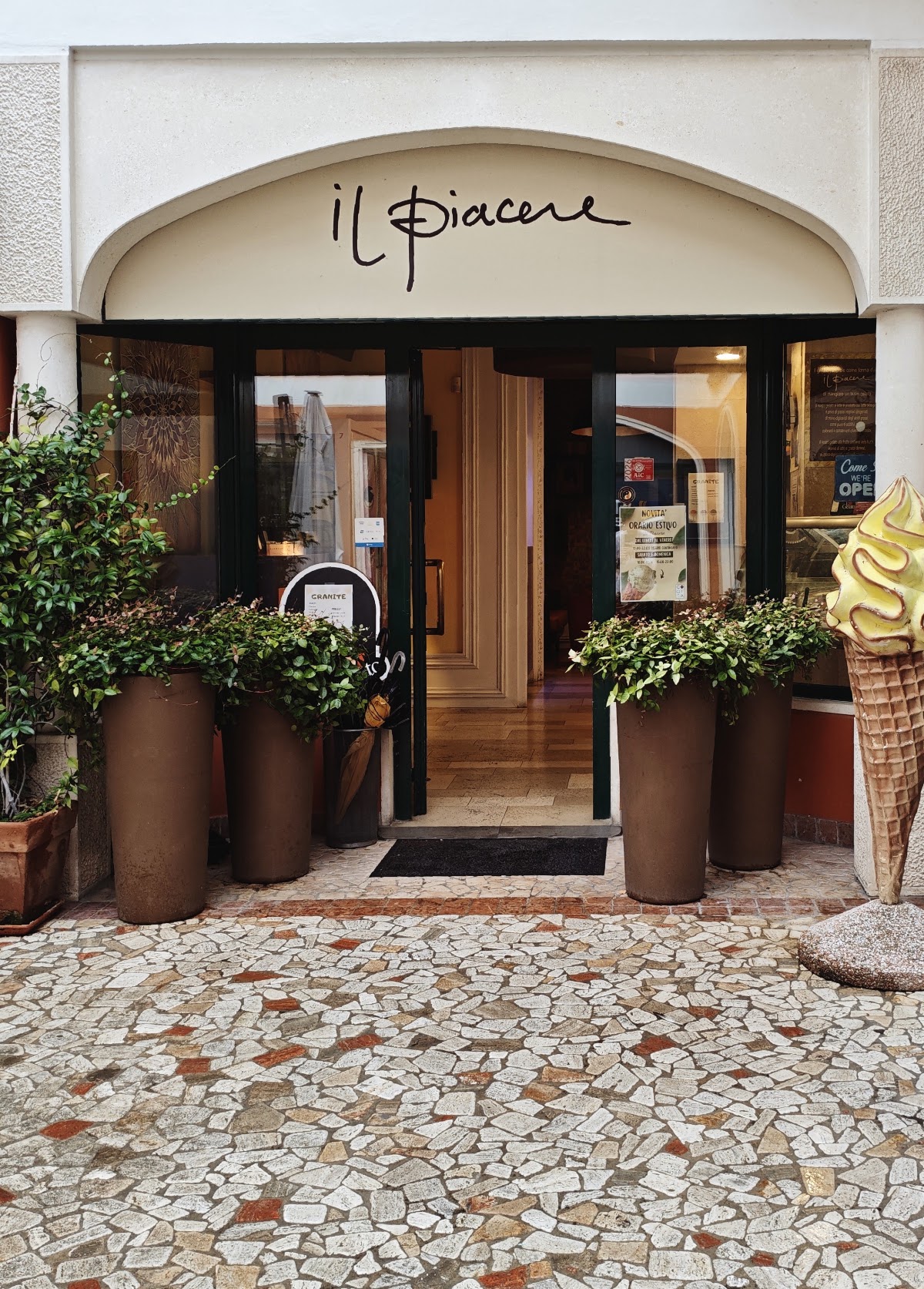 Il locale in servizio.