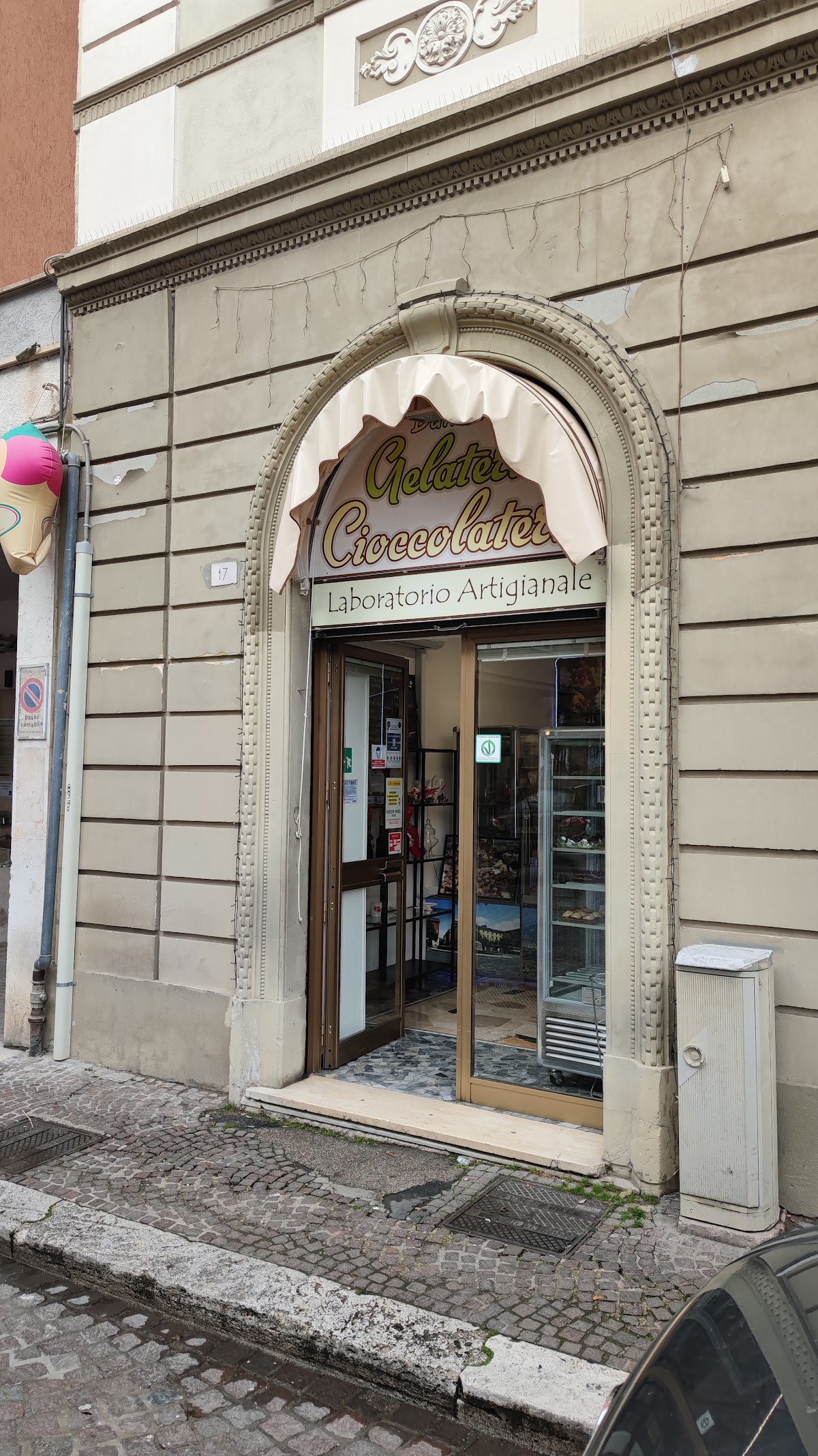 Il locale in servizio.