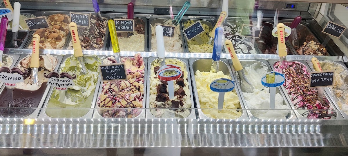 Le vaschette in vetrina.