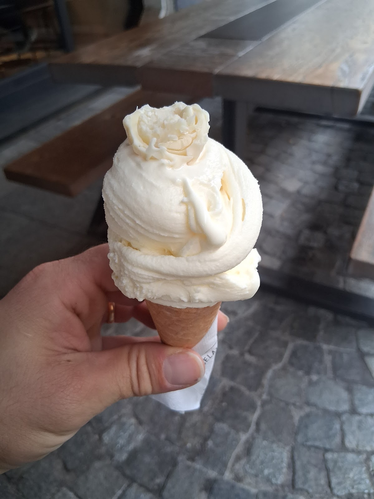 Un dettaglio della vetrina.