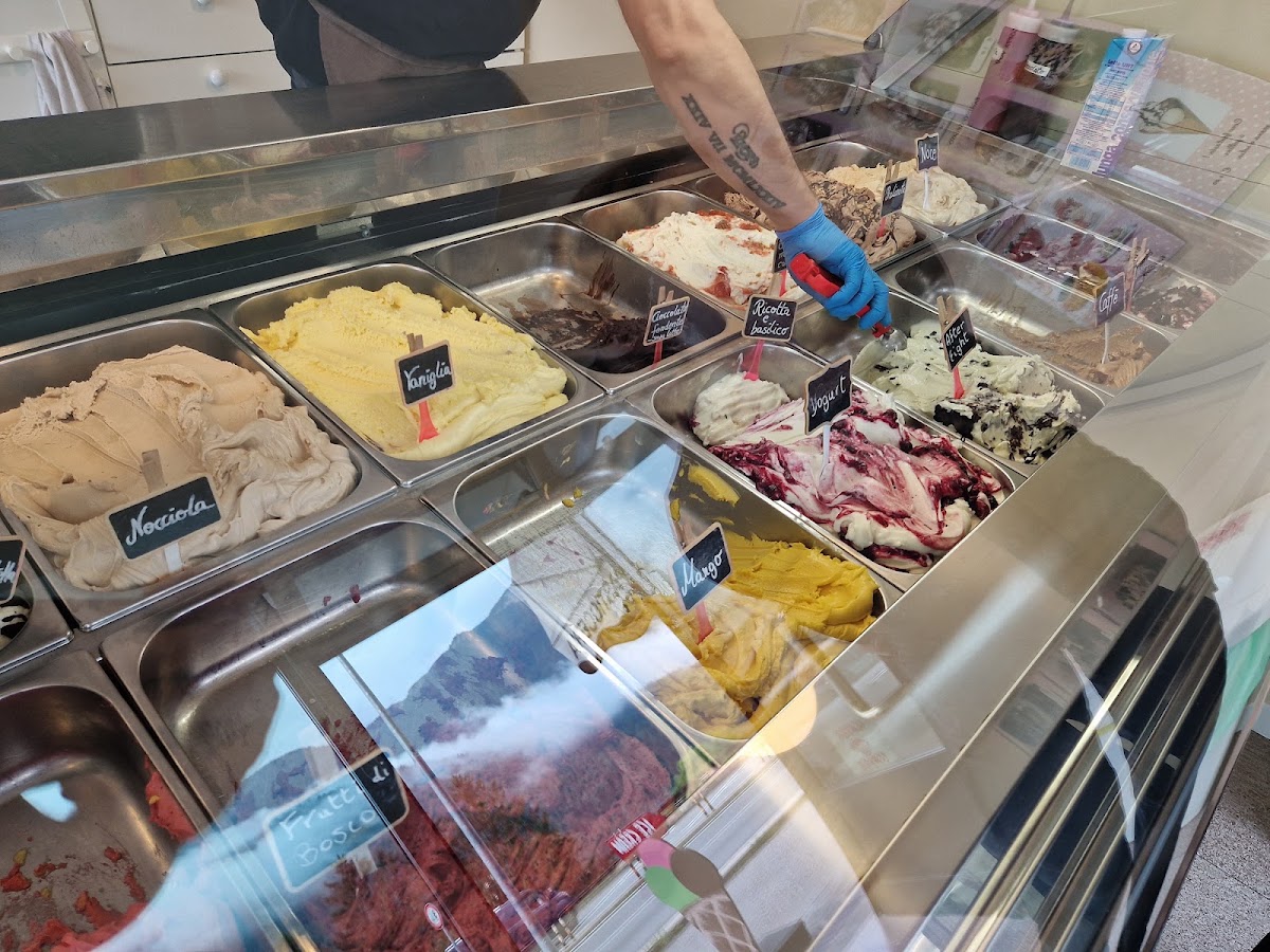 Un dettaglio della vetrina.