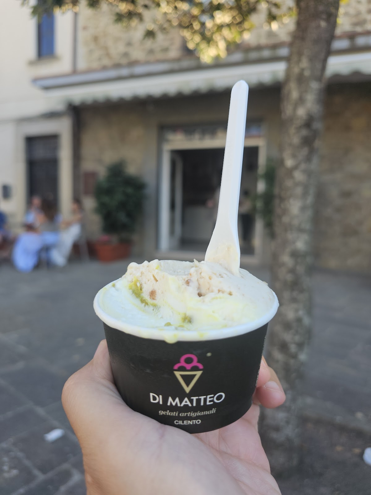 Un dettaglio della vetrina.