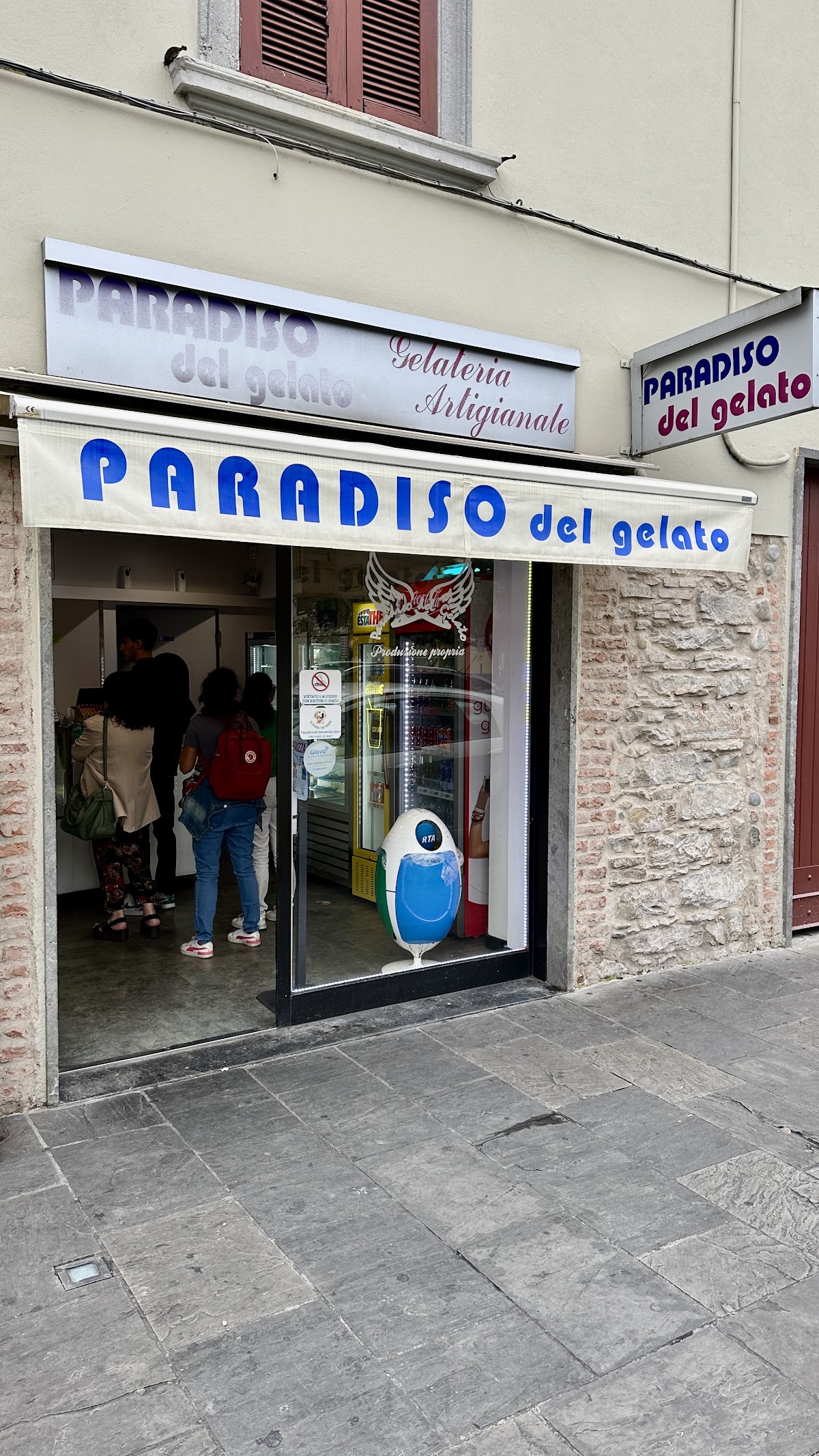 Il locale visto dall'interno.