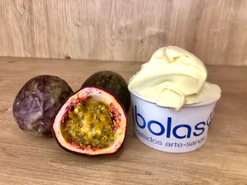 Heladería Bolas — vitrina y producto