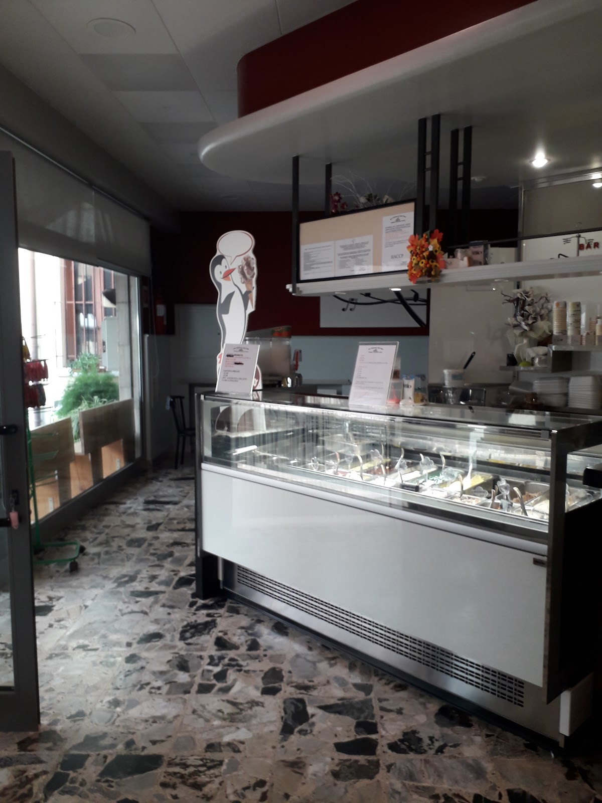 Un dettaglio della vetrina.