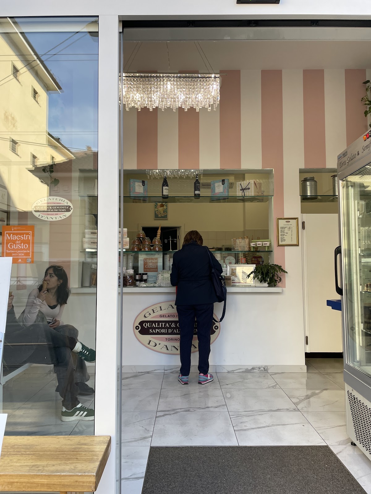 Un dettaglio del banco.