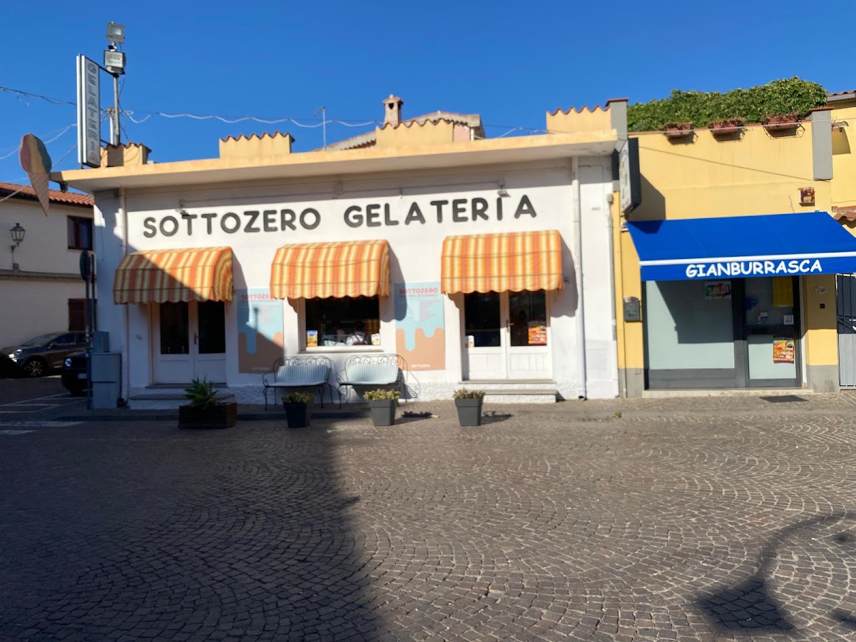 Un dettaglio della vetrina.