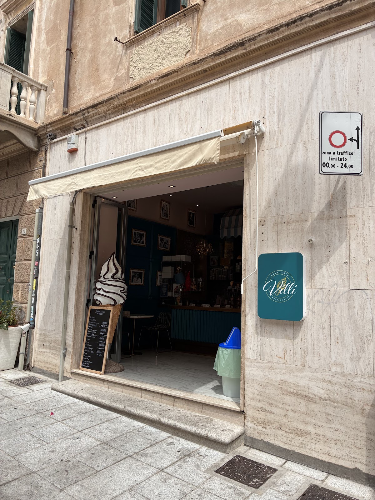 Il locale in servizio.