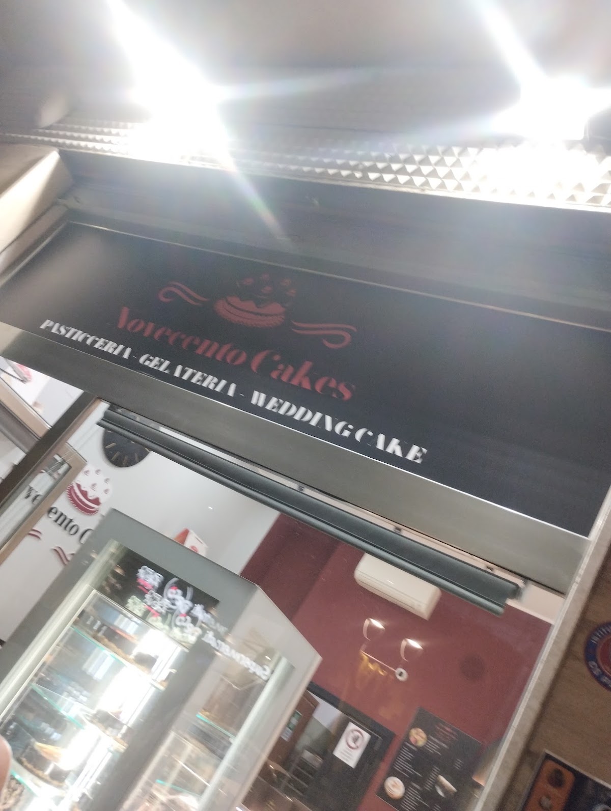 Un dettaglio della vetrina.