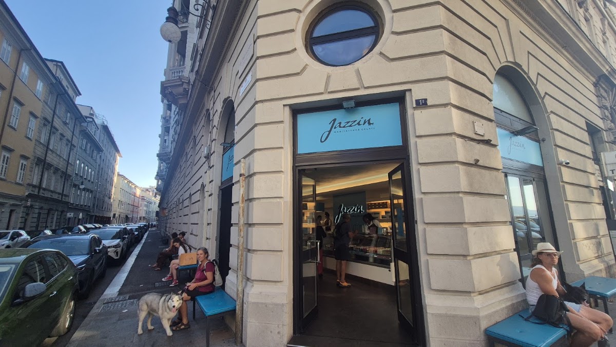 Un dettaglio del banco.