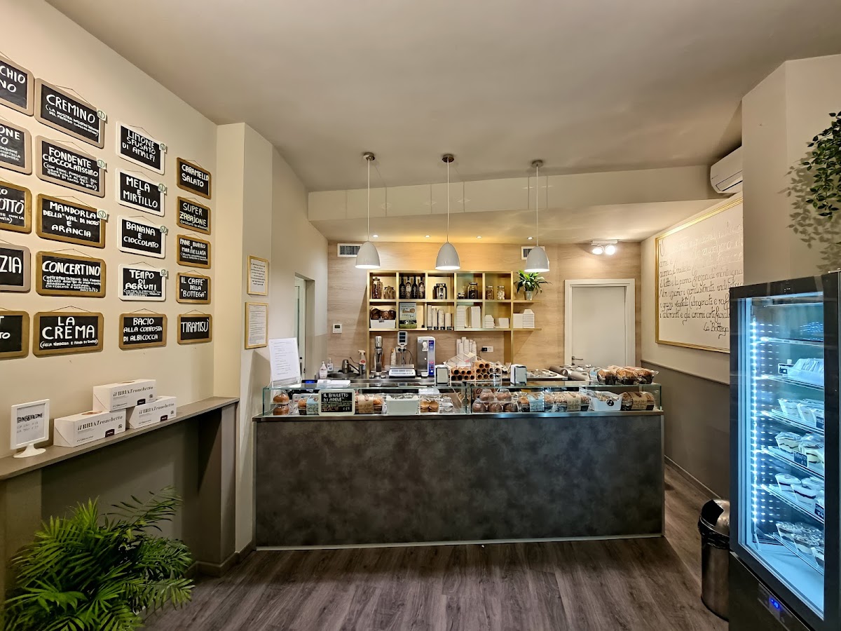 Il locale visto dall'interno.