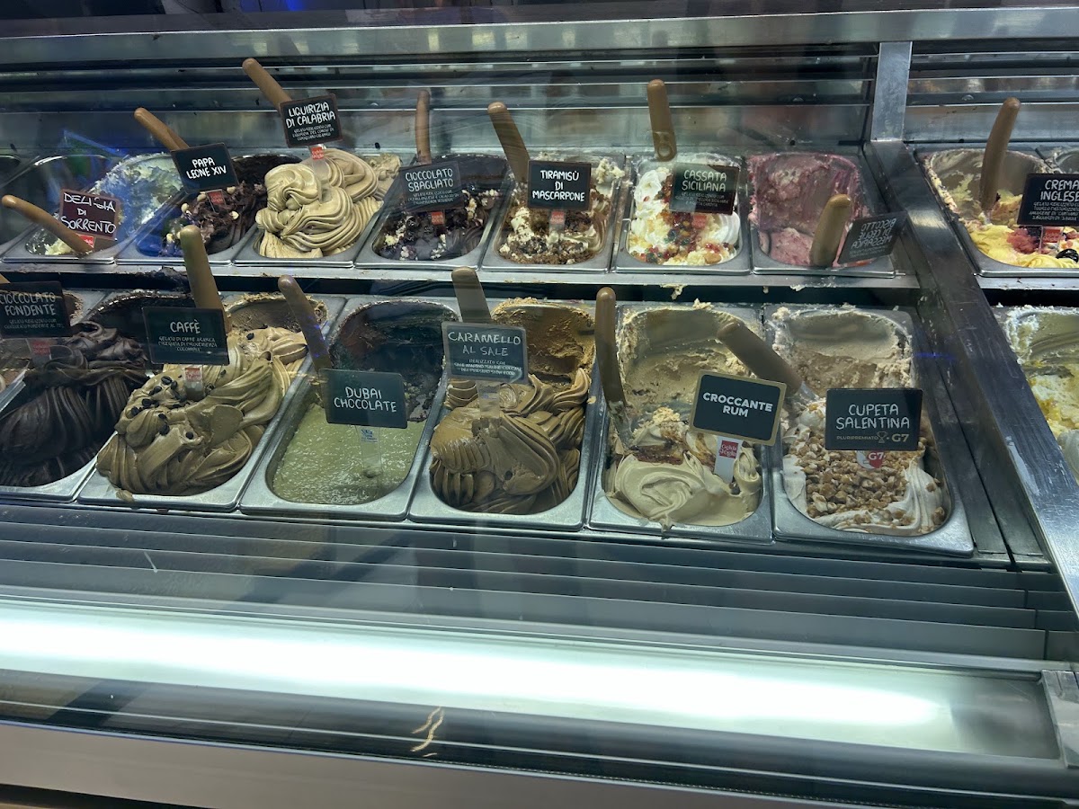 Un dettaglio della vetrina.