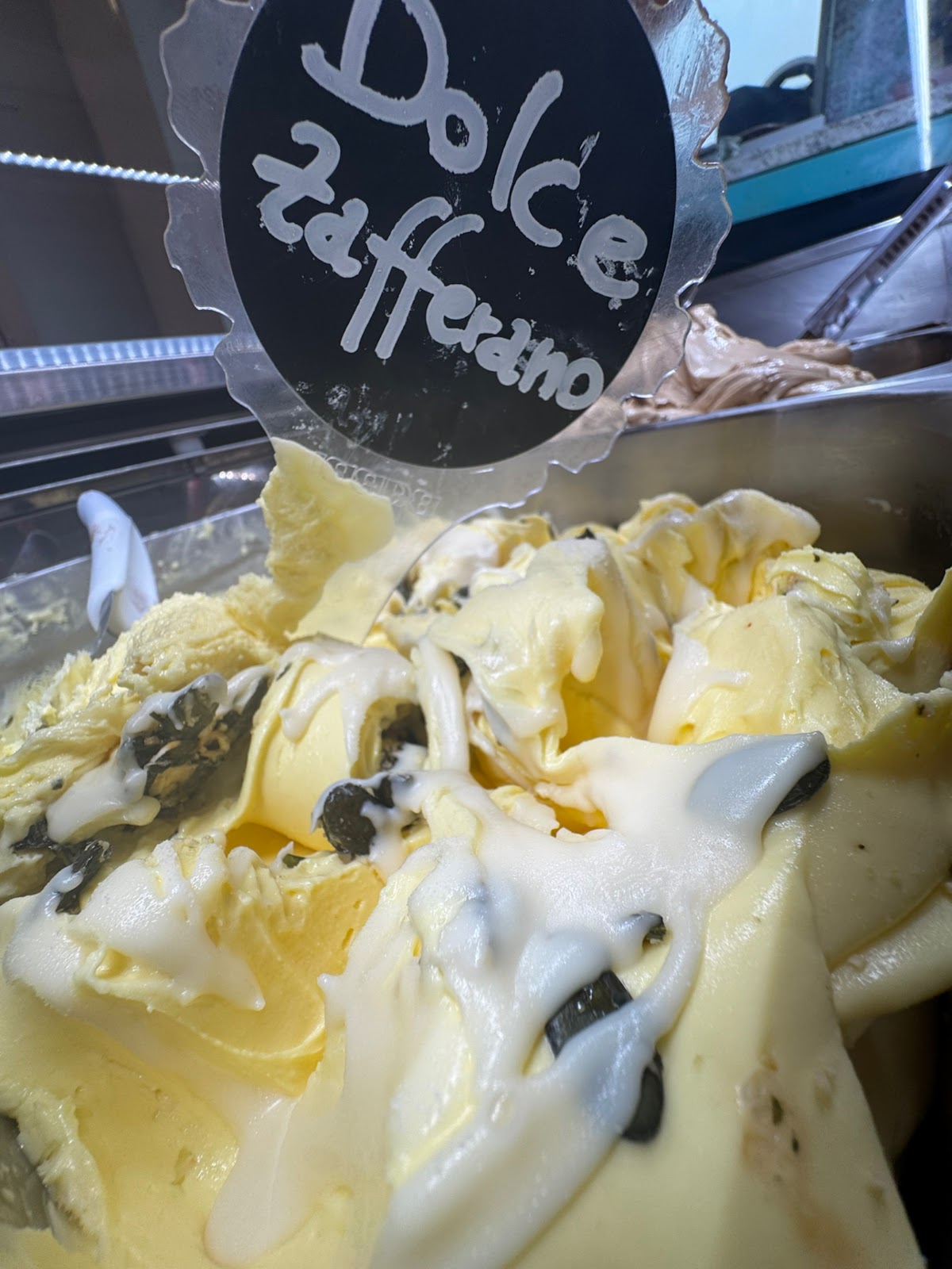 Le vaschette in vetrina.