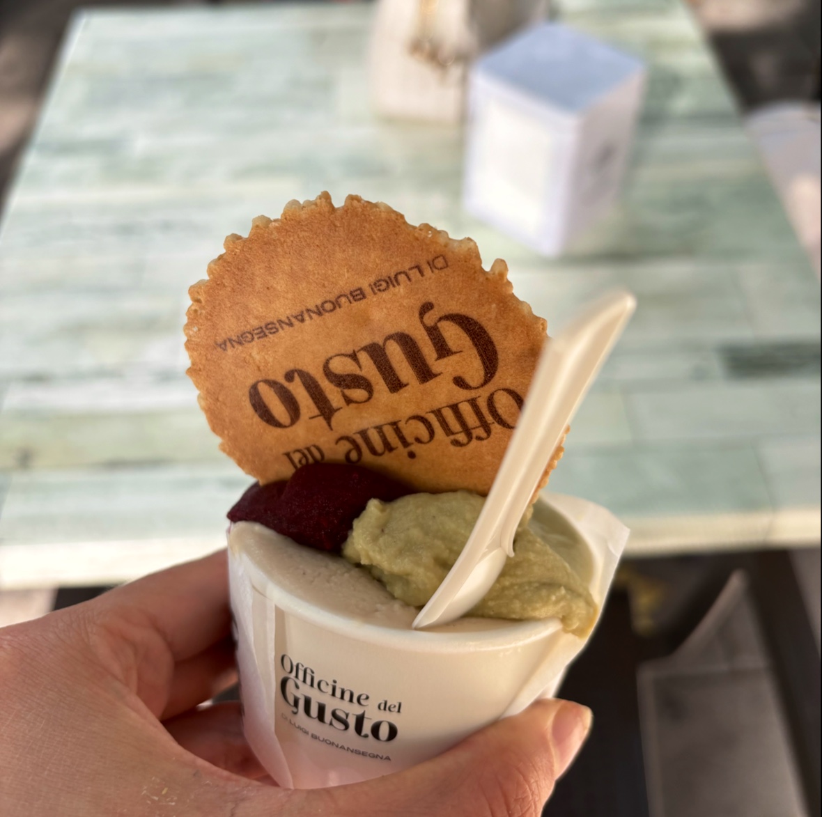 Un dettaglio della vetrina.