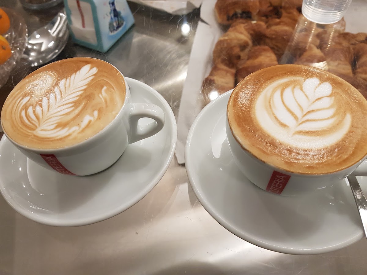 Le vaschette in vetrina.