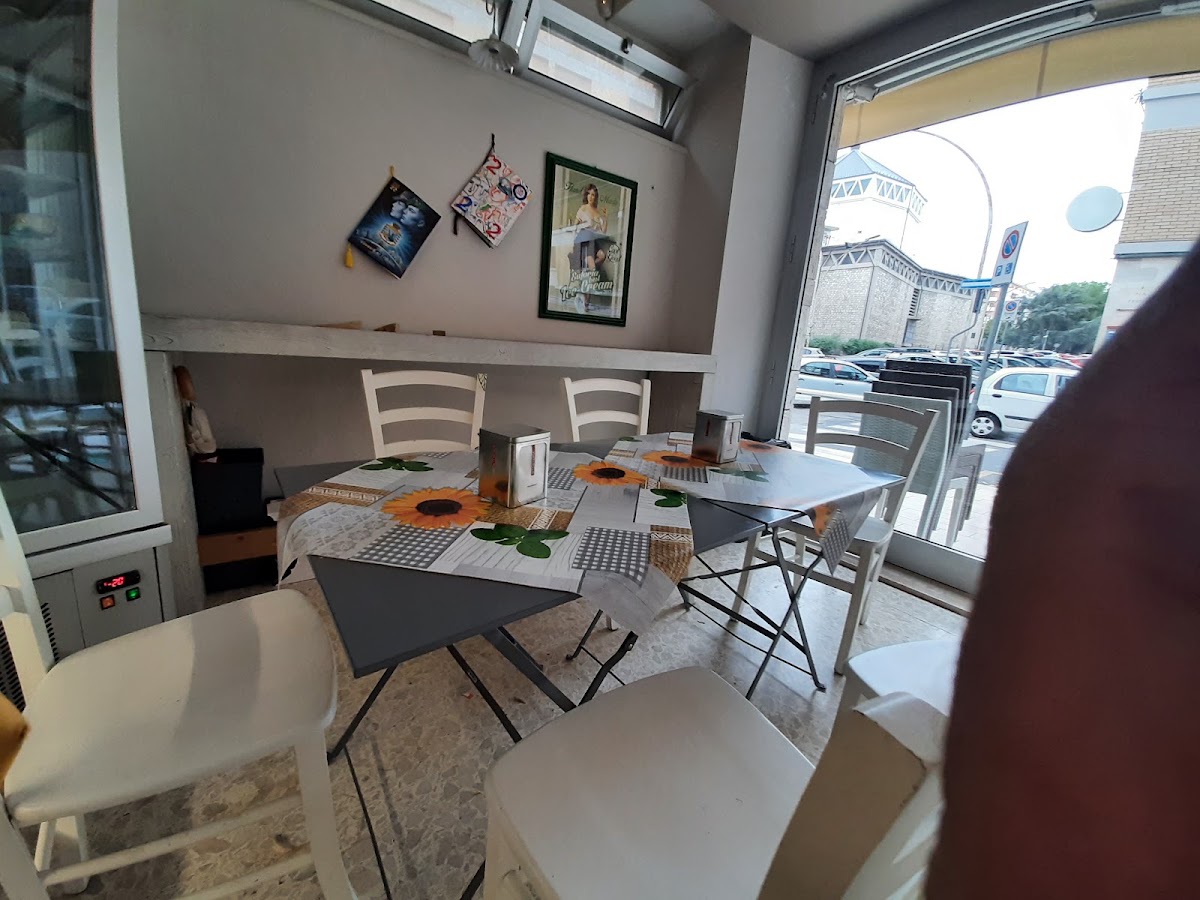Il locale visto dall'interno.