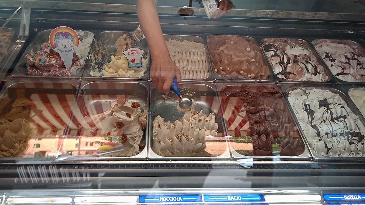Un dettaglio della vetrina.