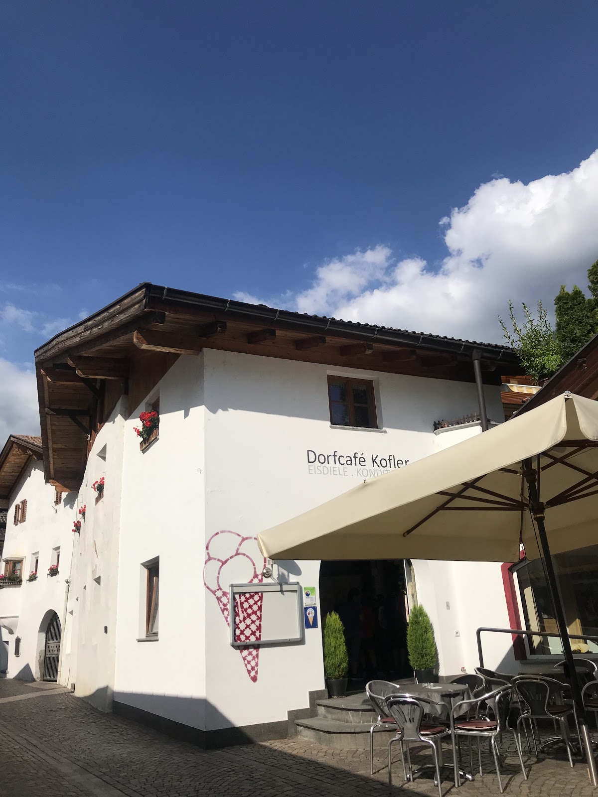 Le vaschette in vetrina.
