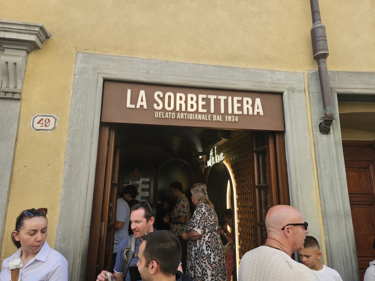 Un dettaglio della vetrina.