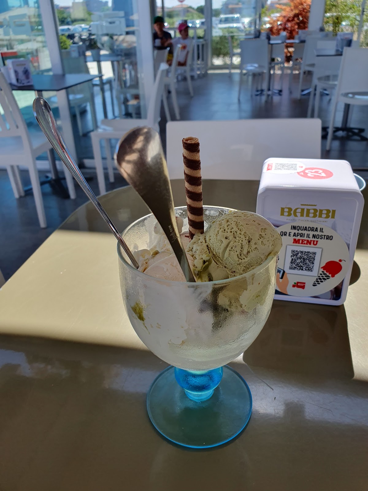 Un dettaglio della vetrina.