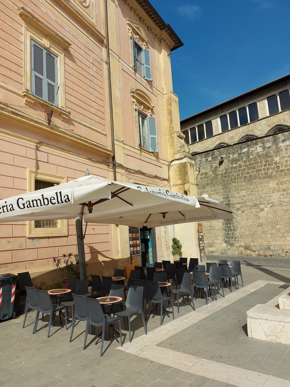 Il locale in servizio.