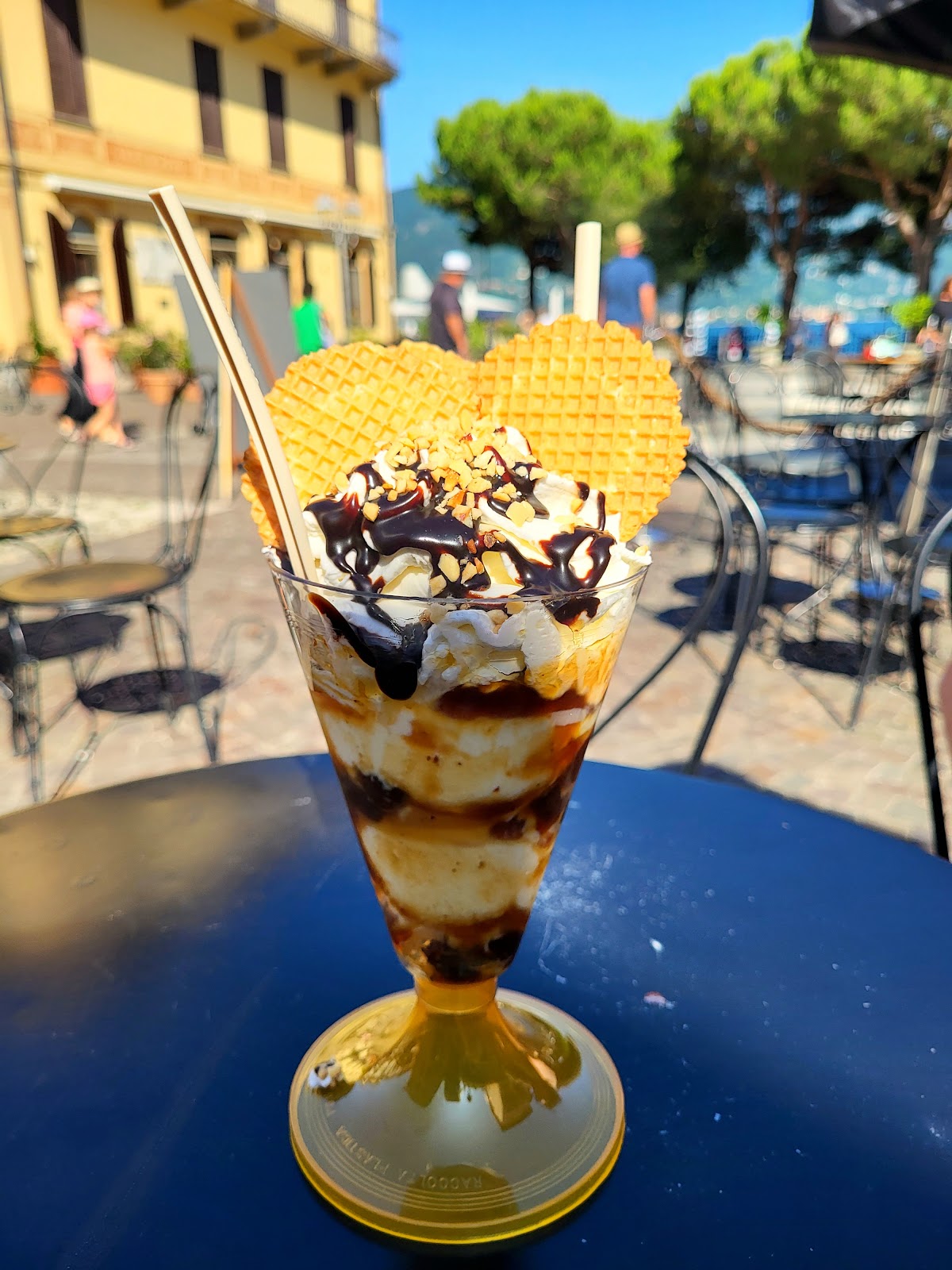 Le vaschette in vetrina.