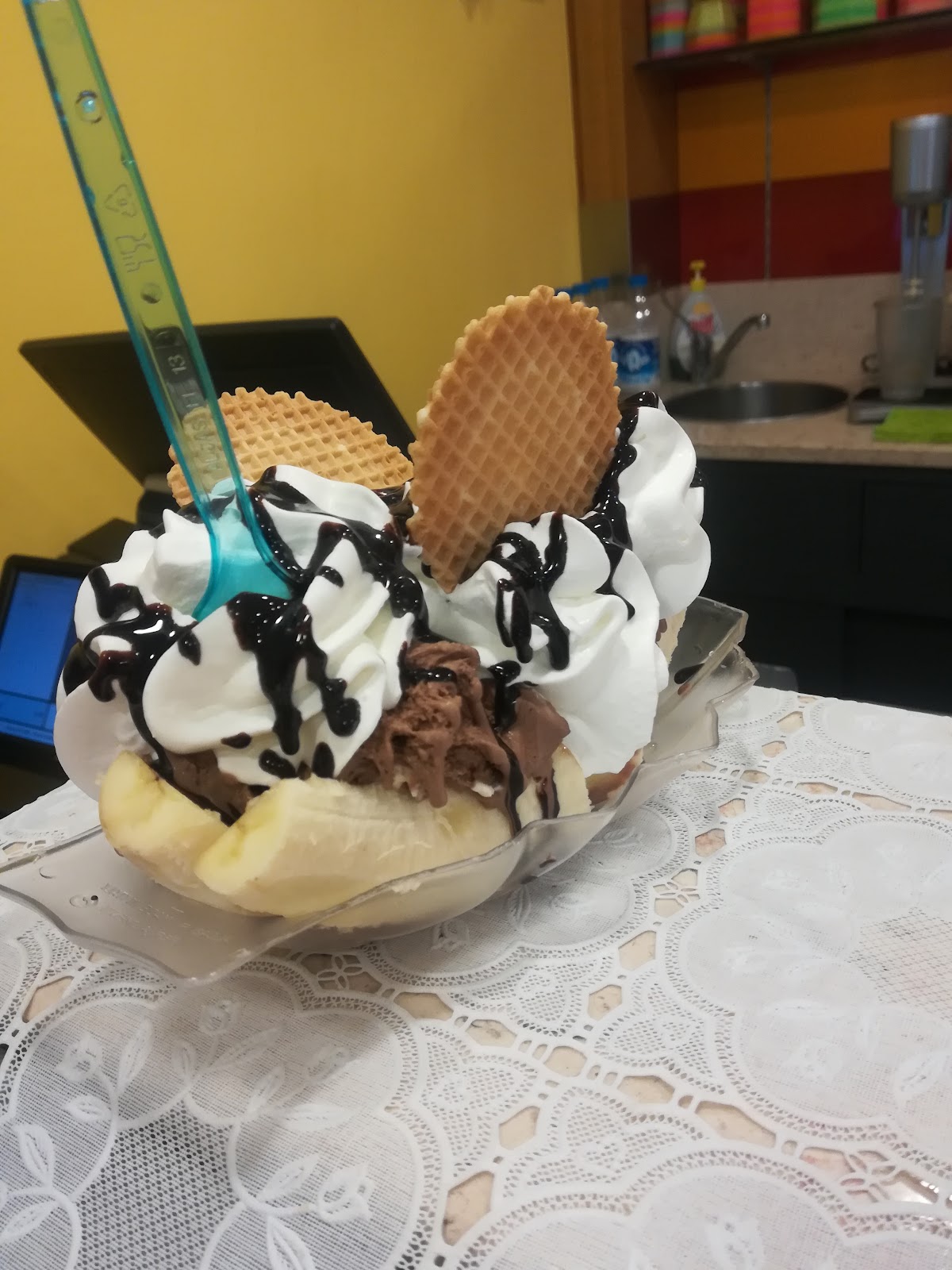 Le vaschette in vetrina.