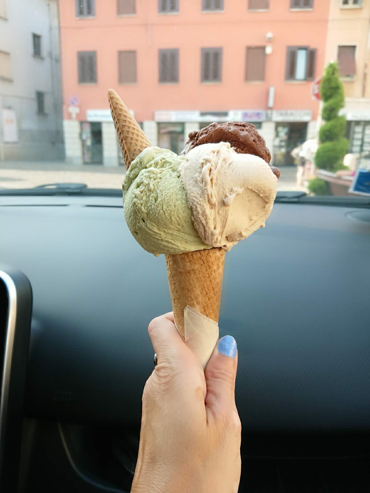 Un dettaglio della vetrina.