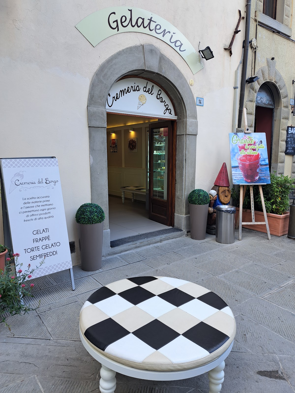 Un dettaglio della vetrina.