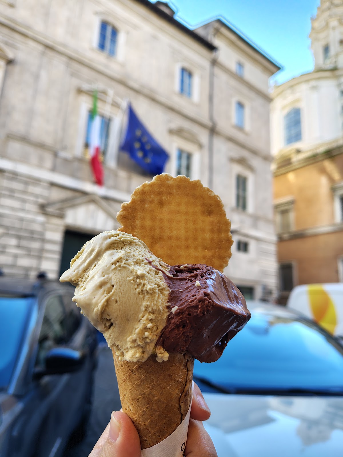 Un dettaglio della vetrina.