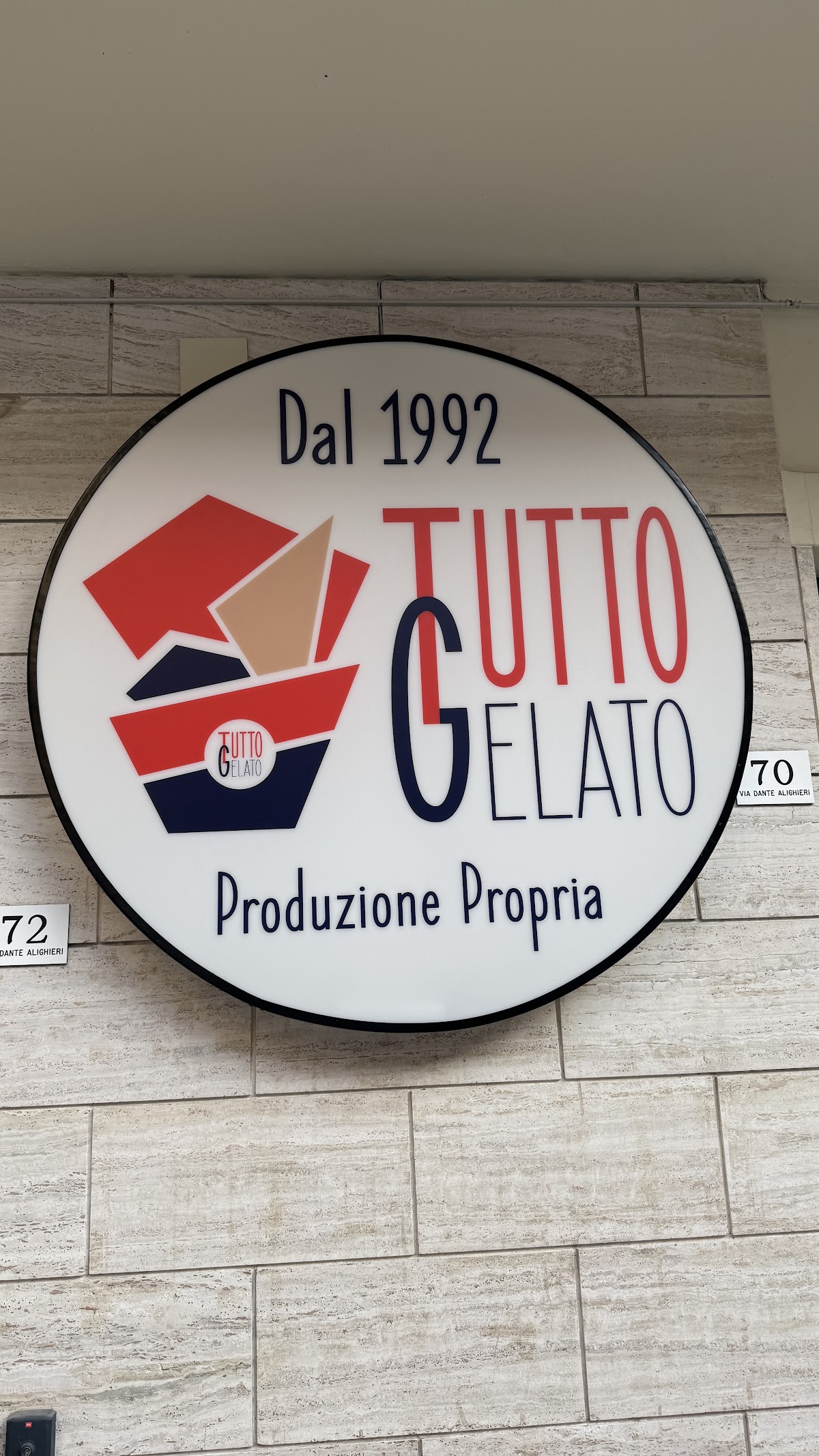 Un dettaglio del banco.