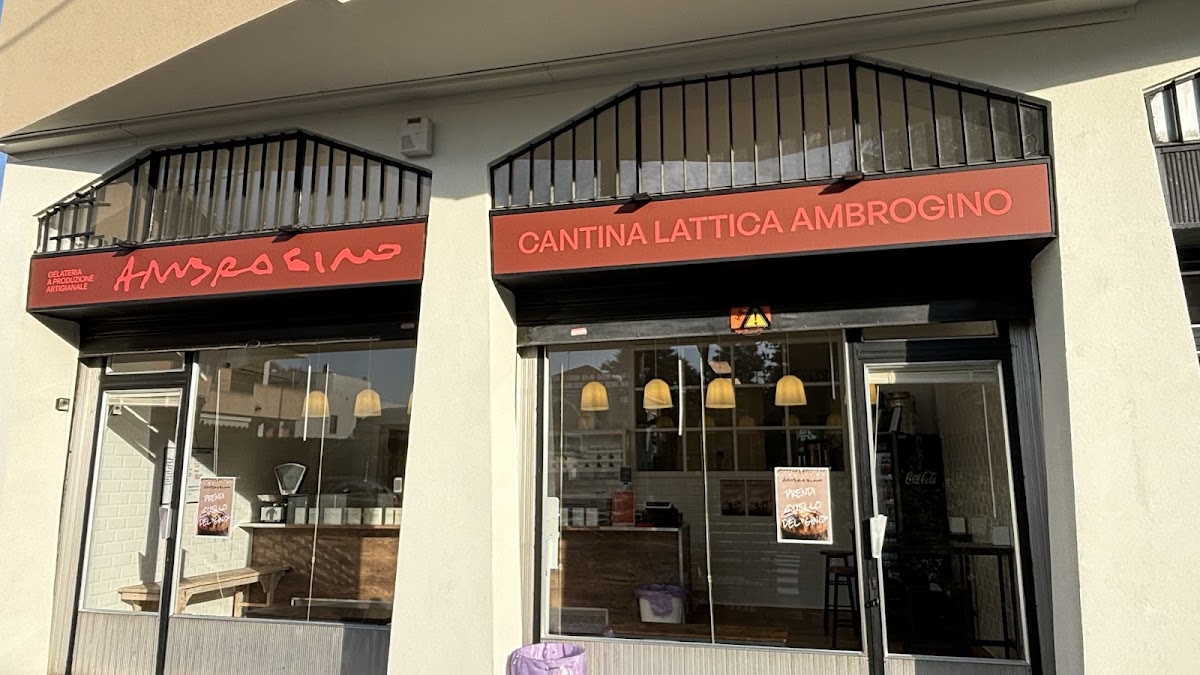 Il banco e la vetrina dei gusti.