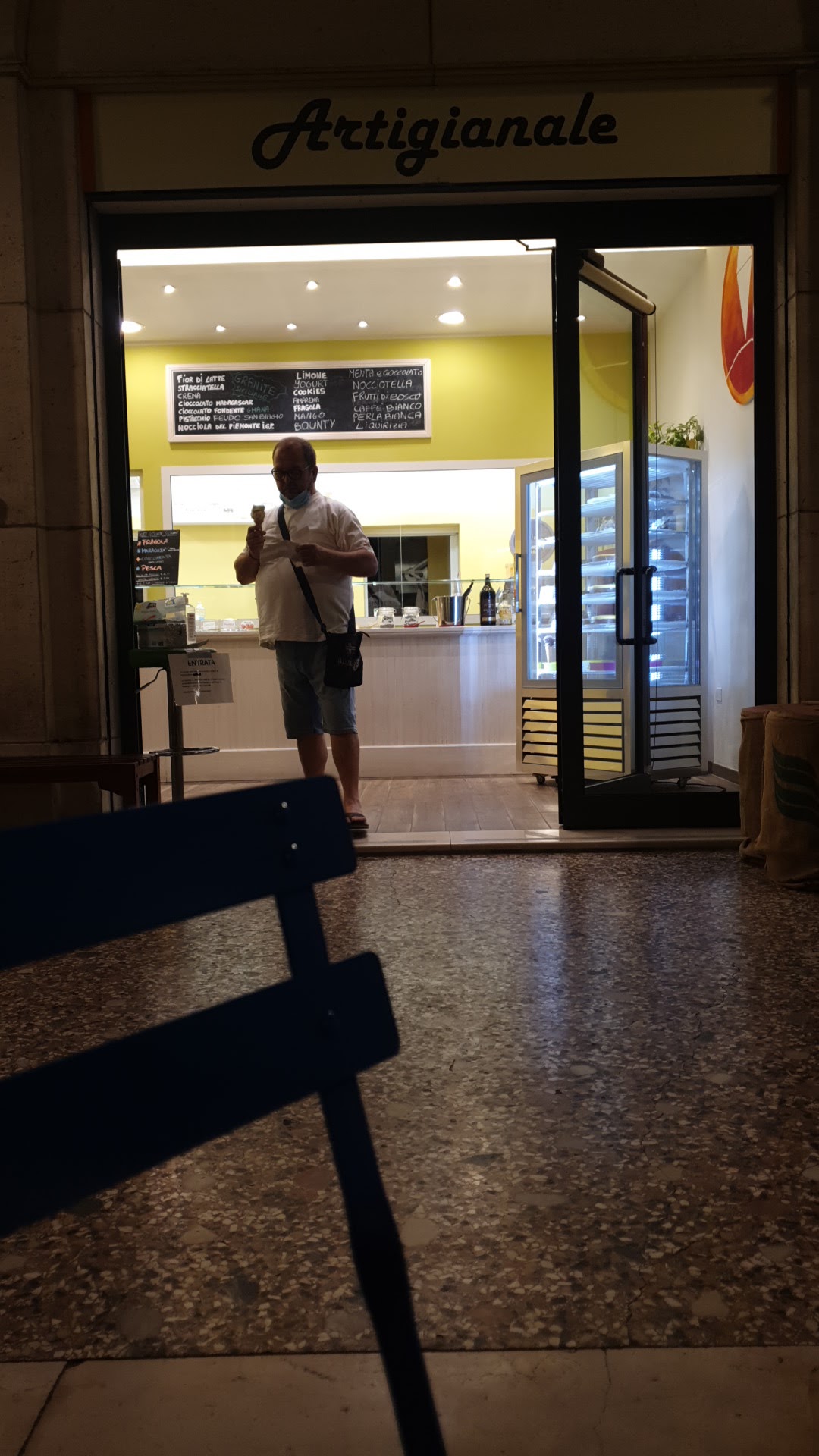 Il locale visto dall'interno.