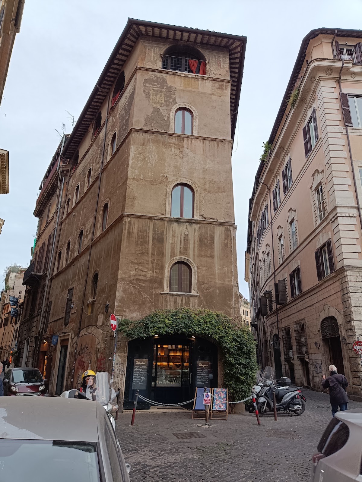 Il locale visto dall'interno.