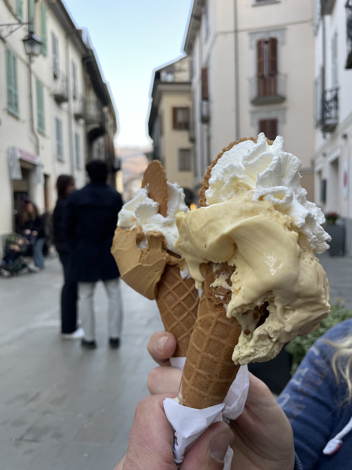 Il banco e la vetrina dei gusti.