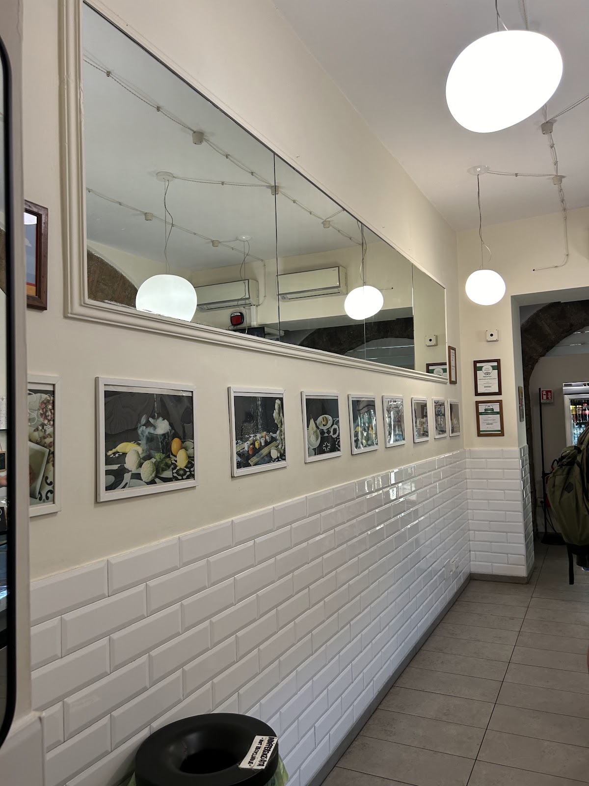 Il locale visto dall'interno.