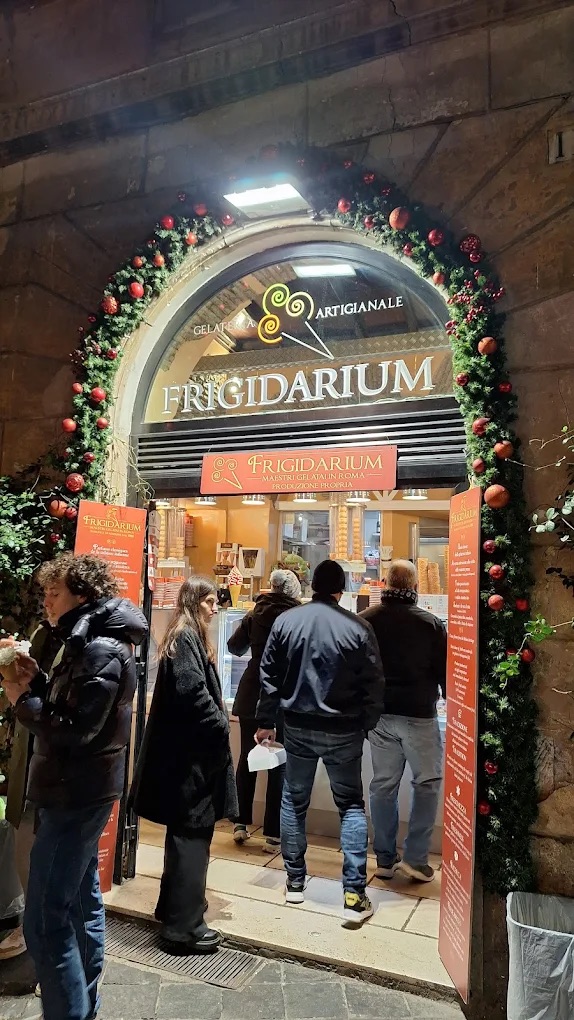 Il banco e la vetrina dei gusti.