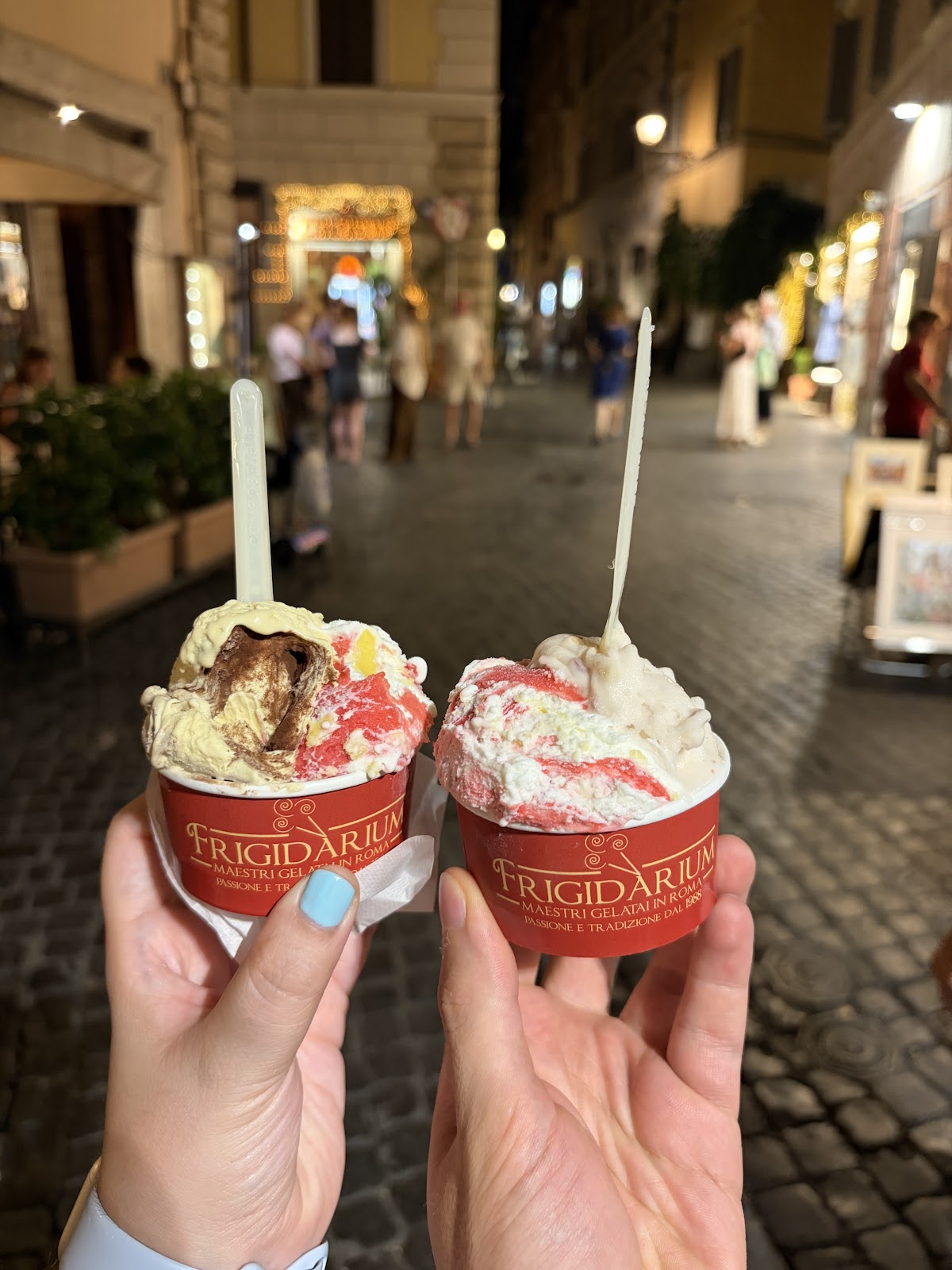 Le vaschette in vetrina.