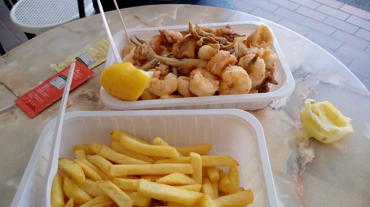 Le vaschette in vetrina.