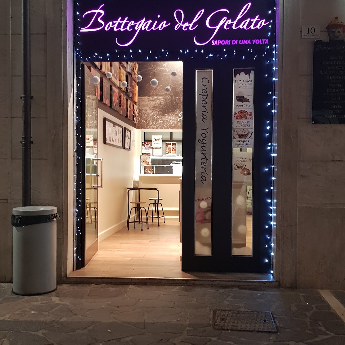 Il locale in servizio.