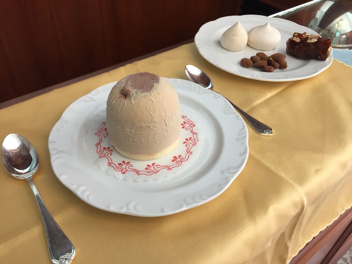 Le vaschette in vetrina.
